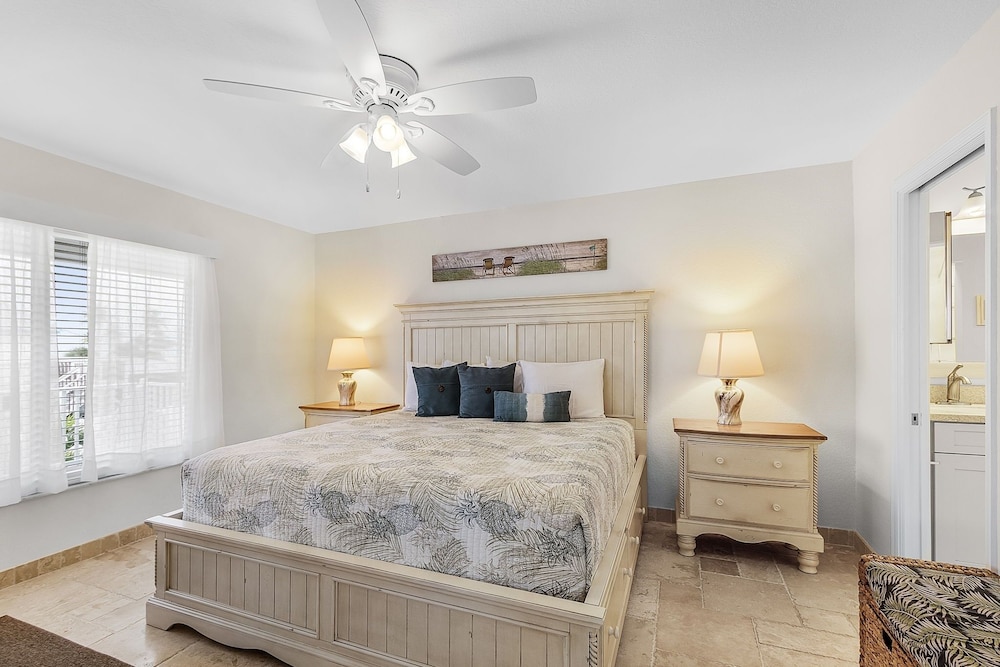 5550 Palmetto Paradise: 3br W/ Gulf Views, Heated Pool 3 Bedroom Home