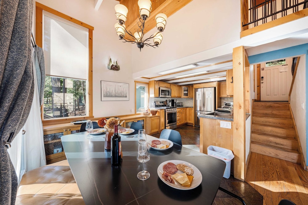 Year-round Tahoe Escape With Hot Tub & Outdoor Dining Timberline Haven by Avantstay