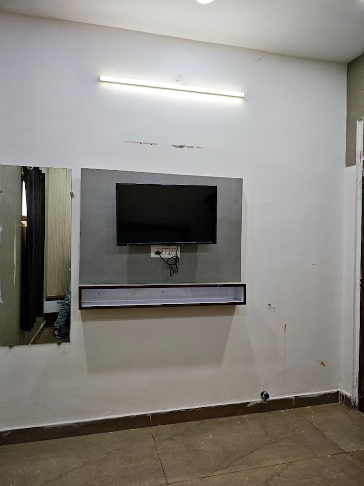 HOTEL SAI SHARNAM
