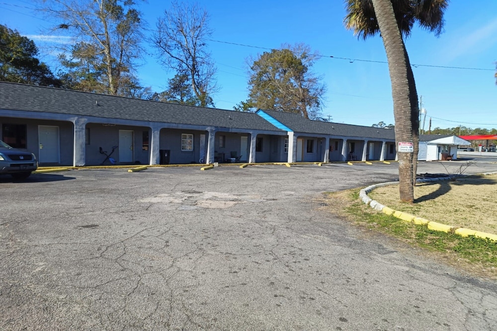 Crown Inn By Oyo Orangeburg Hwy 301