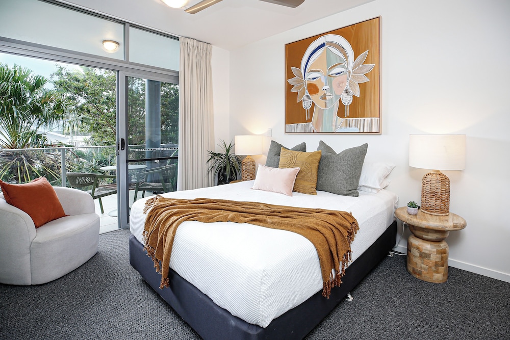 Luxury Cairns Stay with Pool and BBQ