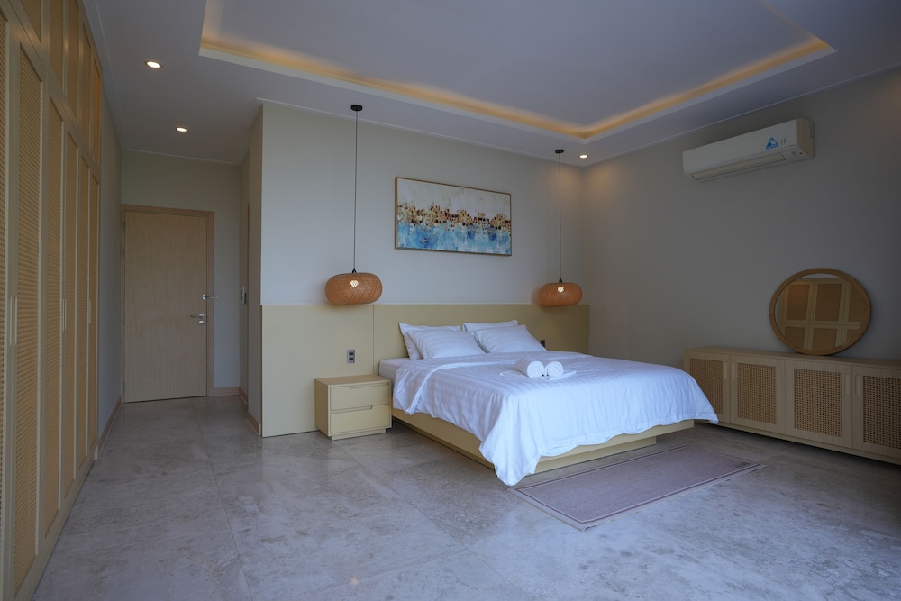 MOUNTAIN VILLA view 3