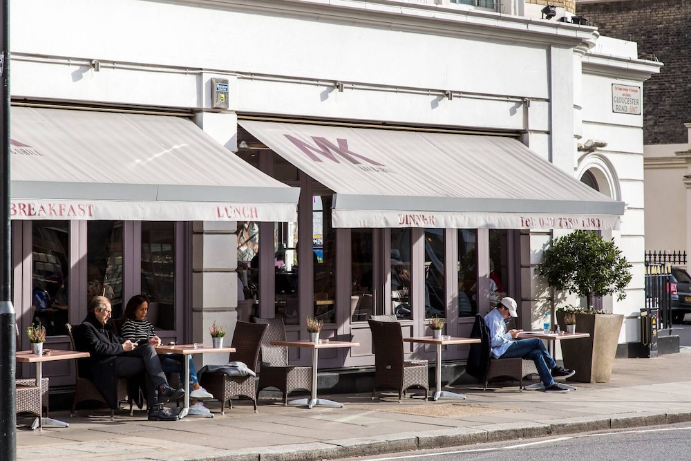 Warwick Gardens II by Onefinestay