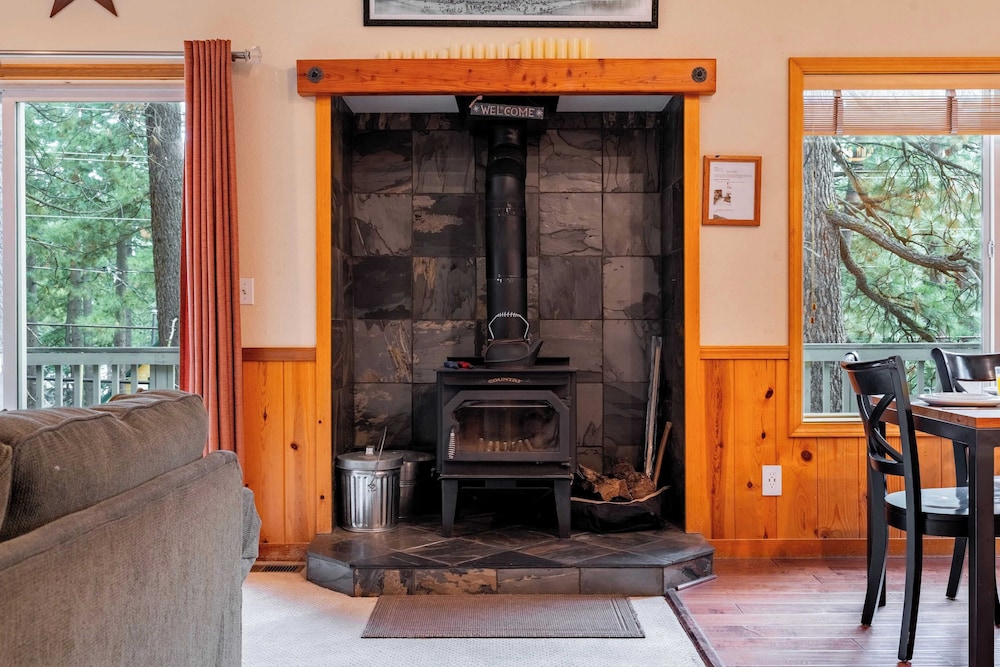 Stylish Truckee Retreat Deck, Near Lake & Skiing Moraine by Avantstay