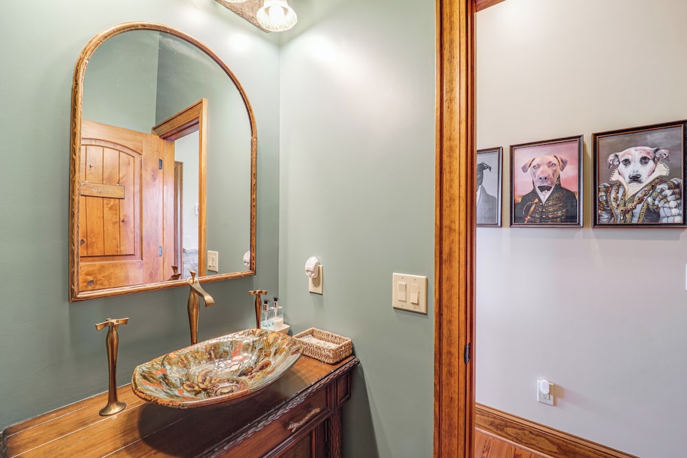 Hot Tub + Stunning Views: Luxury Beech Mtn Escape!