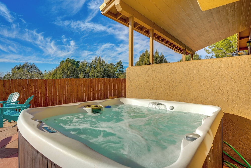 Panoramic Red Rock Views & Hot Tub: Sedona Retreat