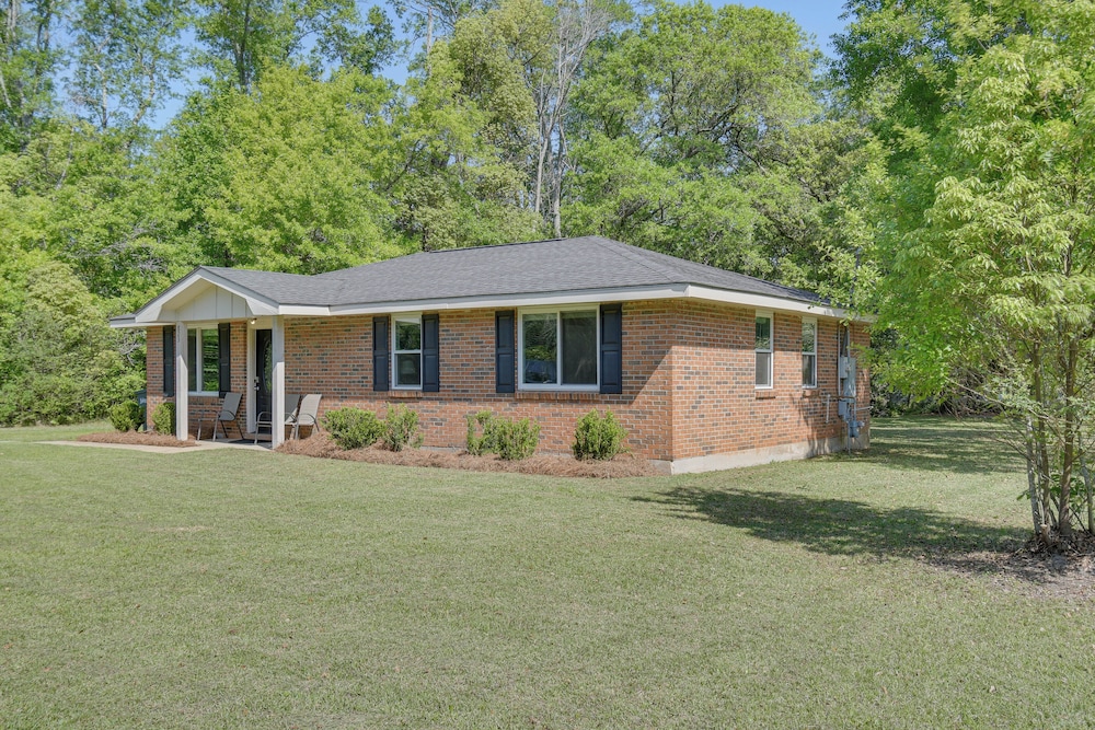 11 Mi to Beaches: Peaceful Foley Home w/ Yard