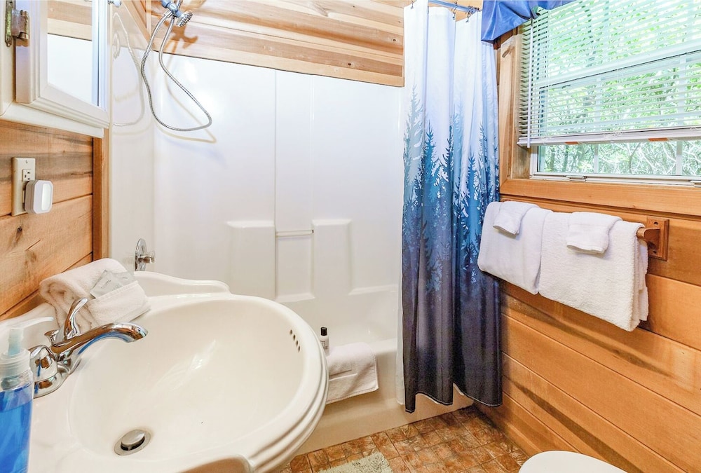The Cabins at Seven Foxes