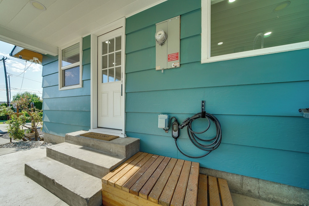 3 Mi to Dtwn: Family Home w/ Garden in Yakima
