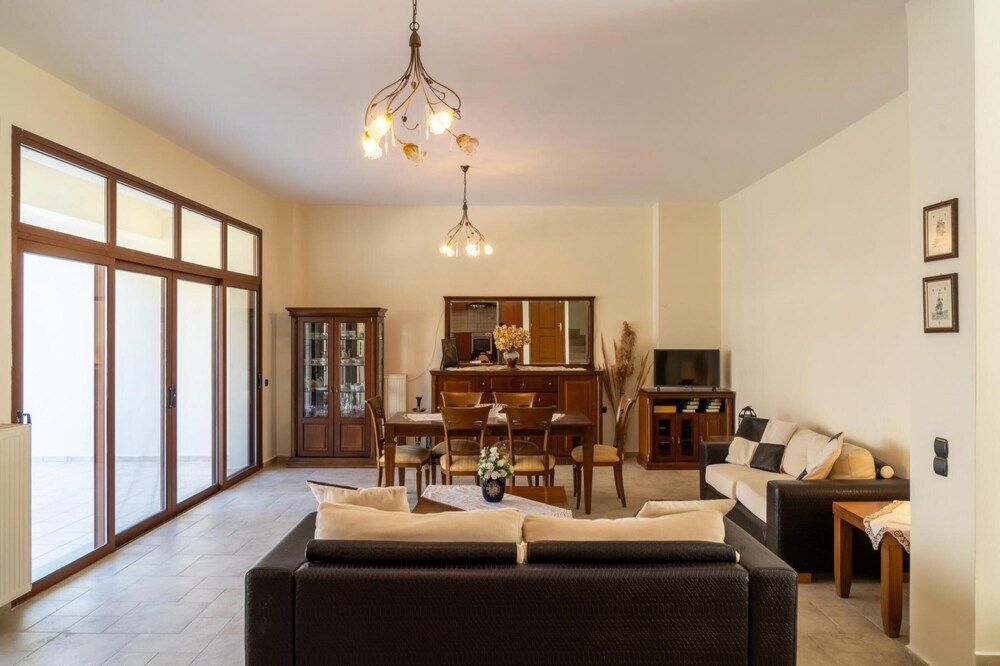 House of Papadogiannis view 4