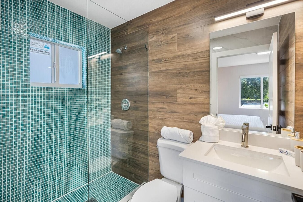 Luxurious 4BR Miami Home With Large Patio & Outdoor Space!