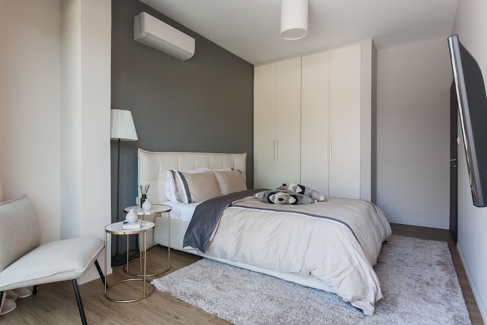 2 Level Beachfront Luxury Apt. by the Olon