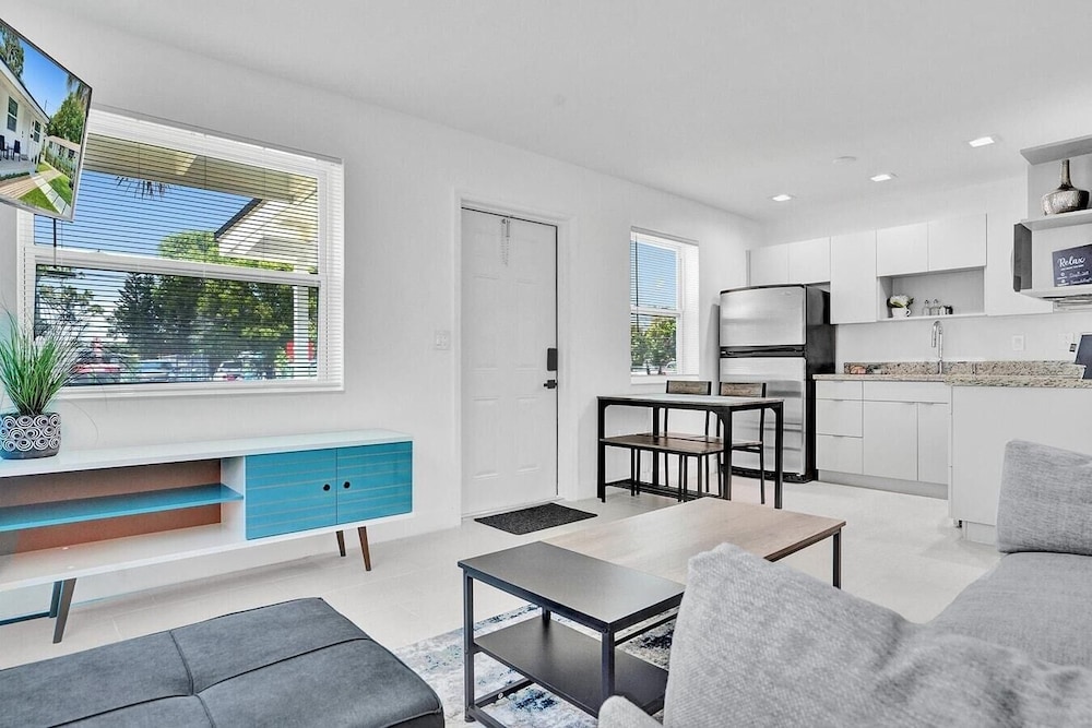 Modern Hallandale Apt w/ Backyard Near Beach