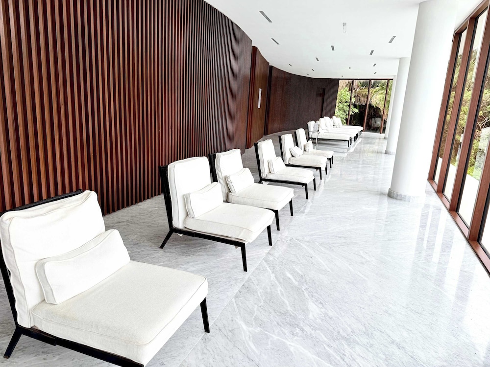 Bolongo 1BR Your Exclusive Oceanfront Escape