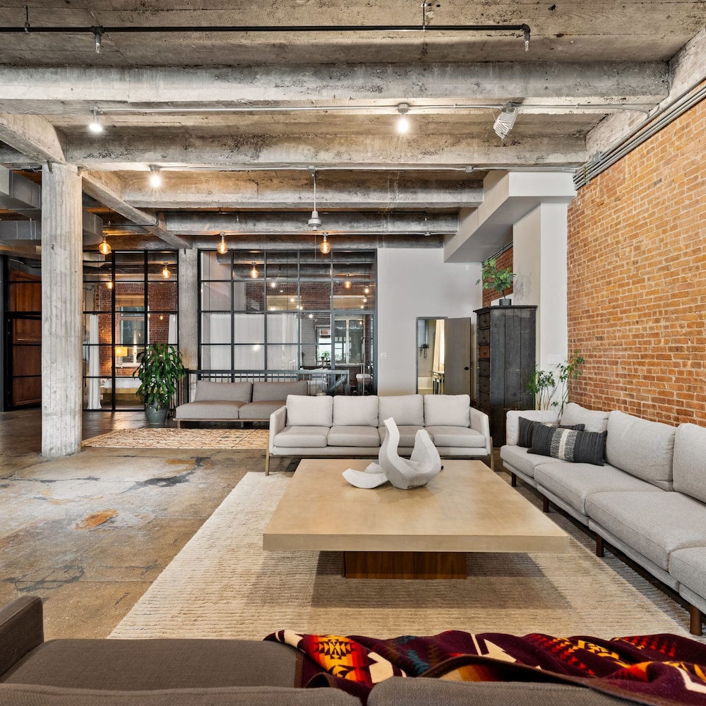 Greenwich Court by Rove Travel 3BR Loft w Sauna