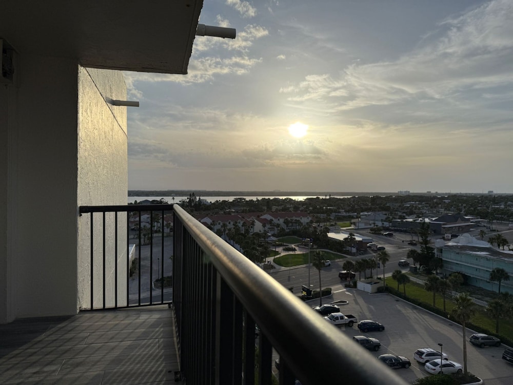 King bed Oceanview Daytonabeach