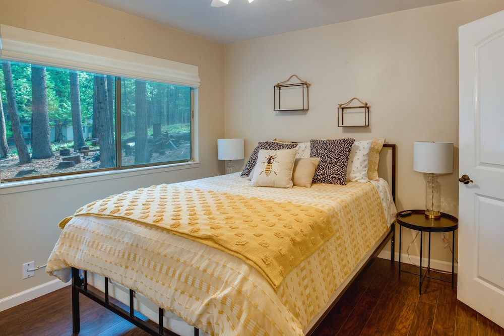 Furnished Deck: Secluded Arnold Cabin Rental!