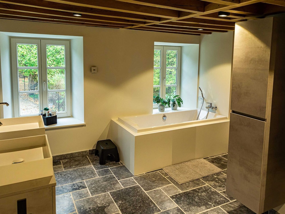 Cosy Mansion With Private Terrace and Sauna
