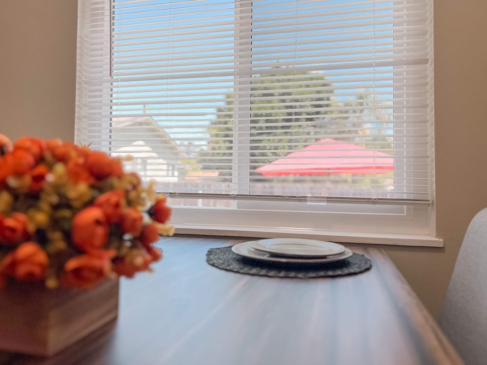 Cozy 2BR Home With Bright Interior Relaxing Patio