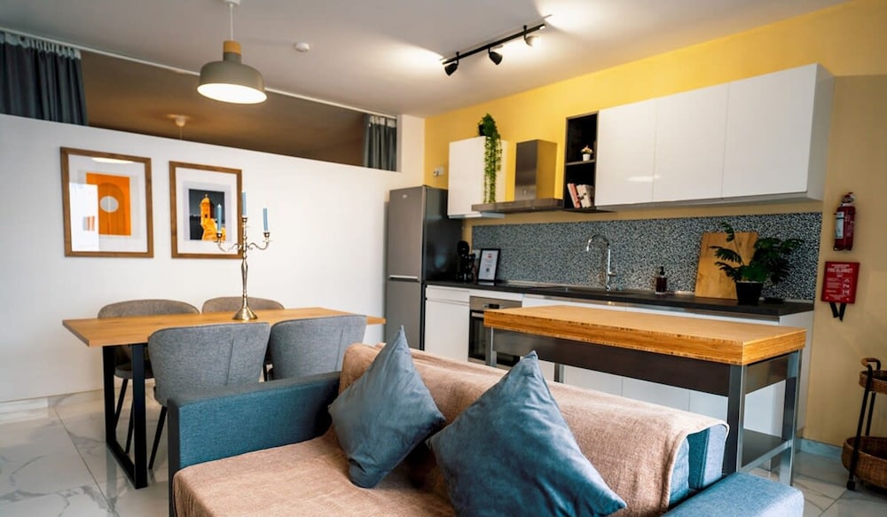 A Stylishly Chic Holiday Home With a Sofa bed photo 2