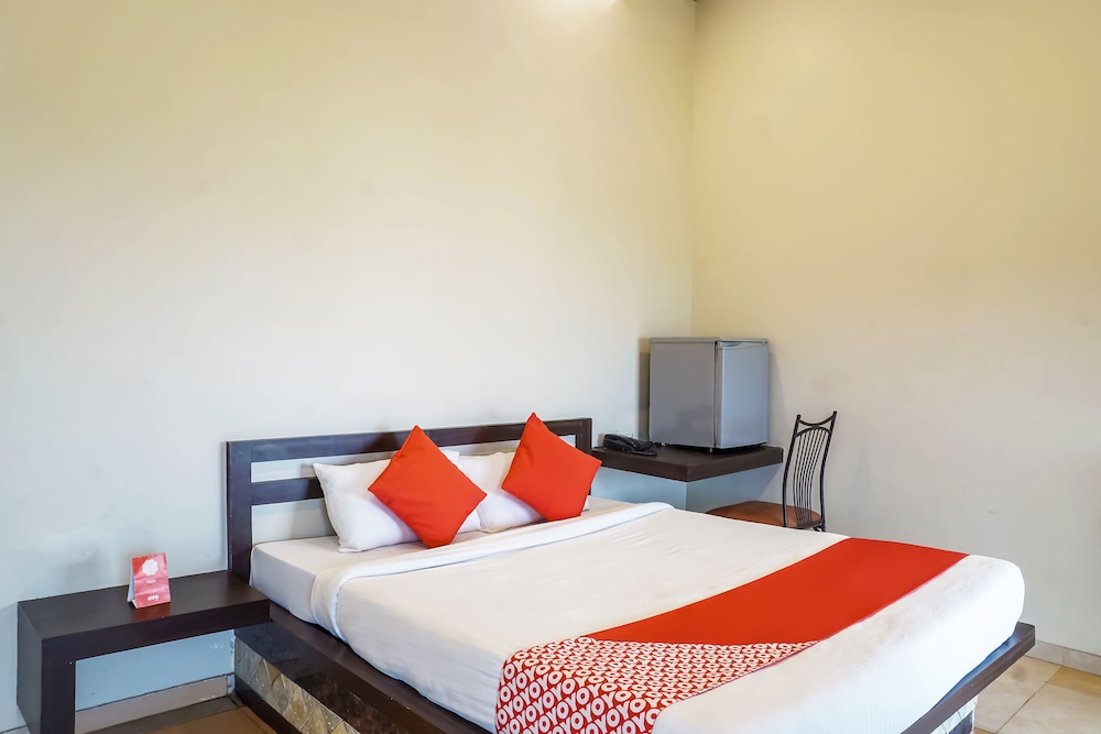 OYO 11898 Hotel Vhyomaan