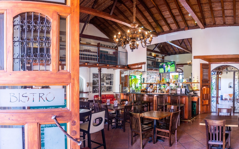 Estrada Hotel & Bistro