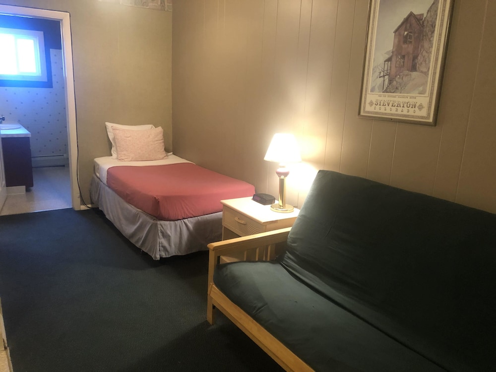 Triangle Motel