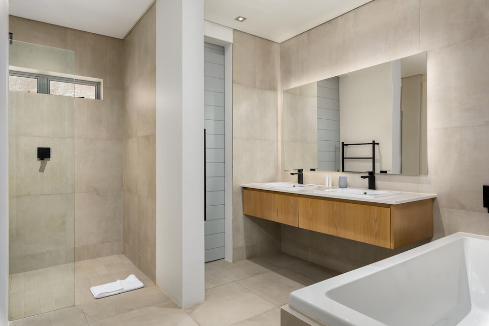 Modern 2bed Apt in Green Point Cape Town Nobelium