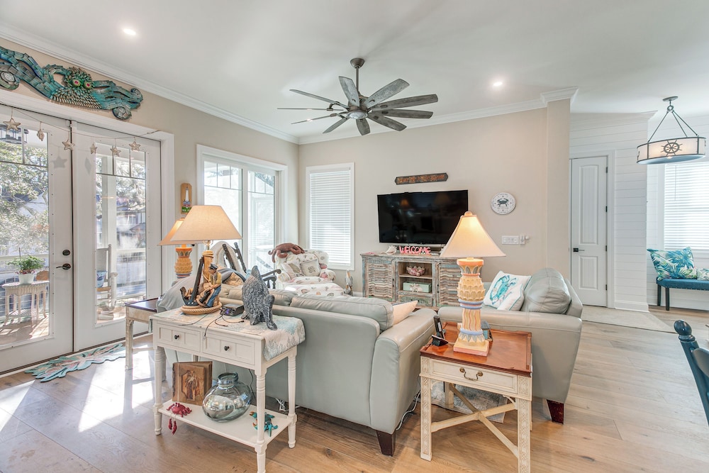 Walk to Public Beach: Hideaway in St Simons Island