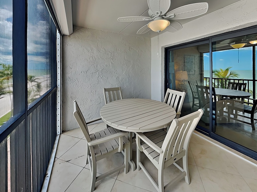 Seaside 4 by Distinctive Beach Rentals