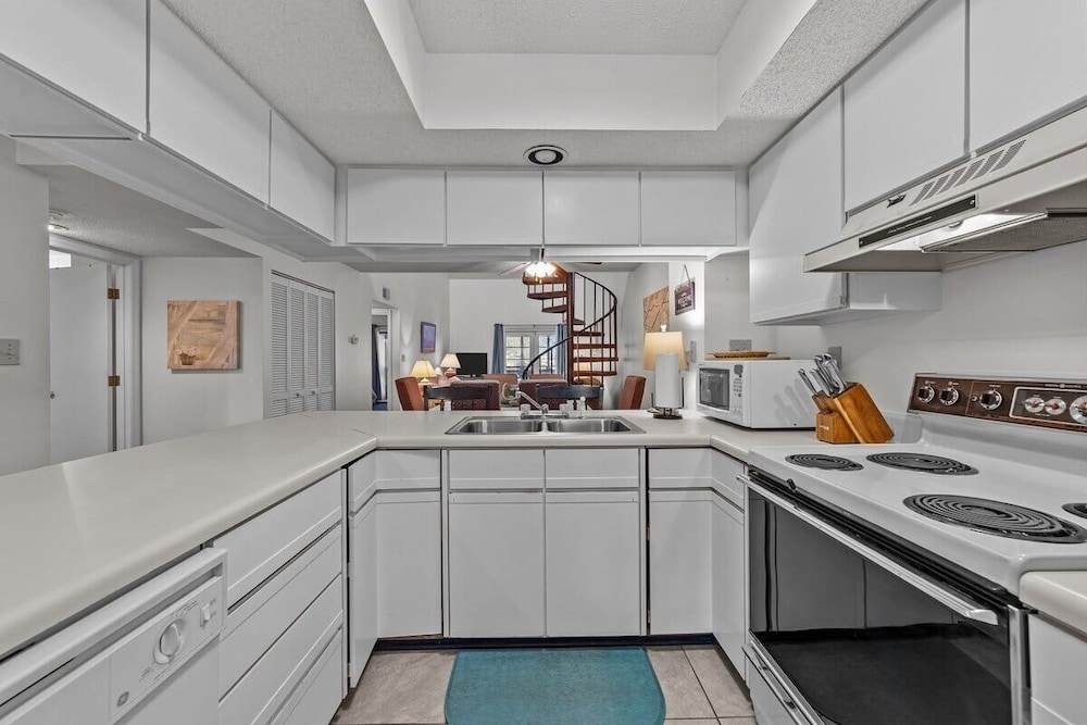 Heron Pointe C12 2 Bedroom Condo