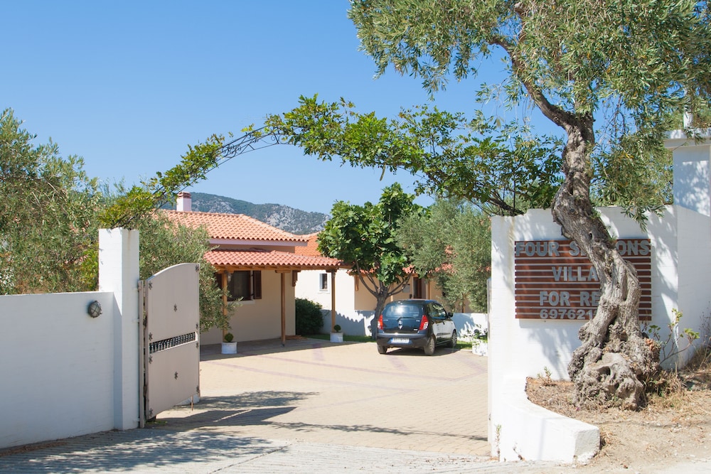 Four Seasons Villas