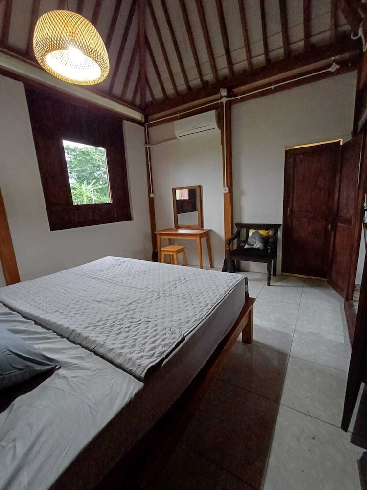 Breeze and Blossom Cottage Maguwo