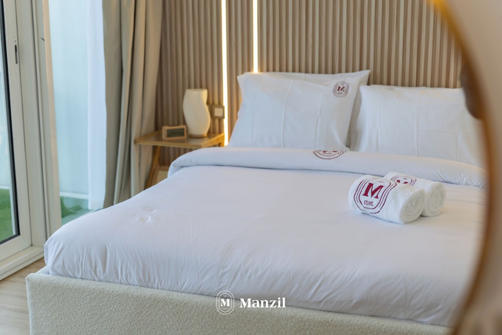 Manzil -1BR w Pool nr Dubai Sports City
