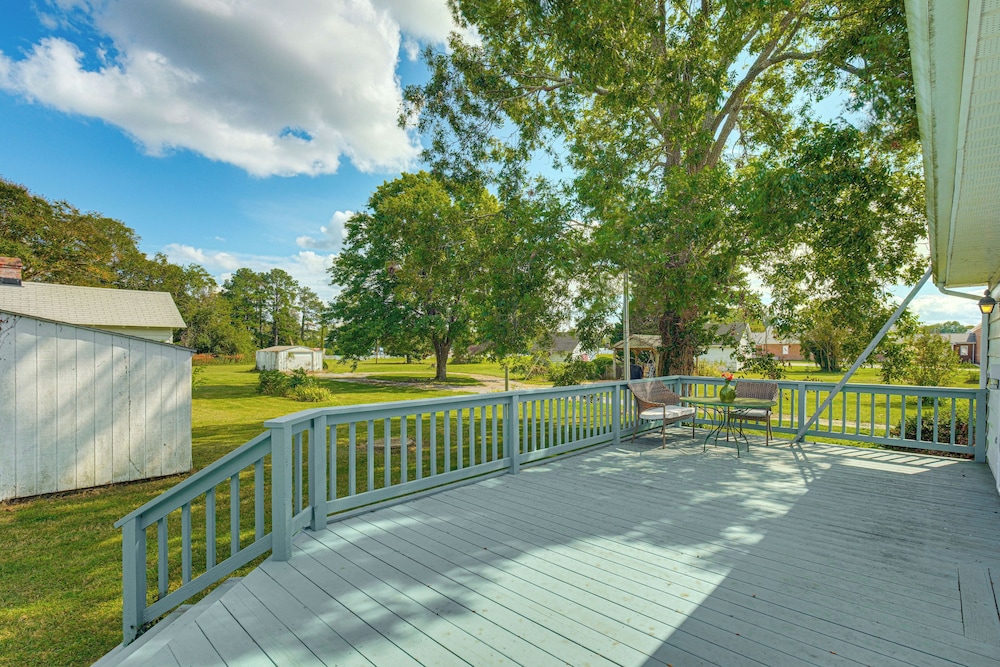 Walk to Dtwn Warsaw: Family Home w/ Deck!