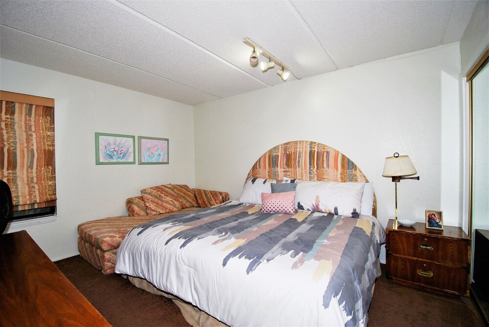 Summit Condo Unit #202 3 Bedroom Condo by RedAwning