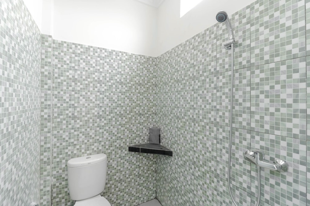 RedDoorz Plus near Palembang Square Mall