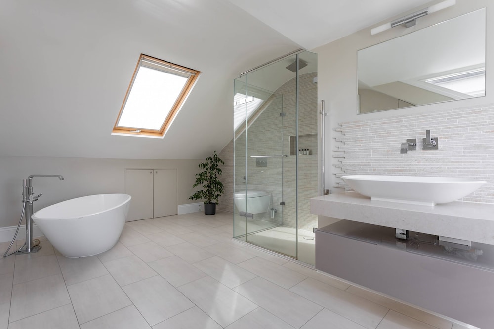 Bassett Road XII by Onefinestay