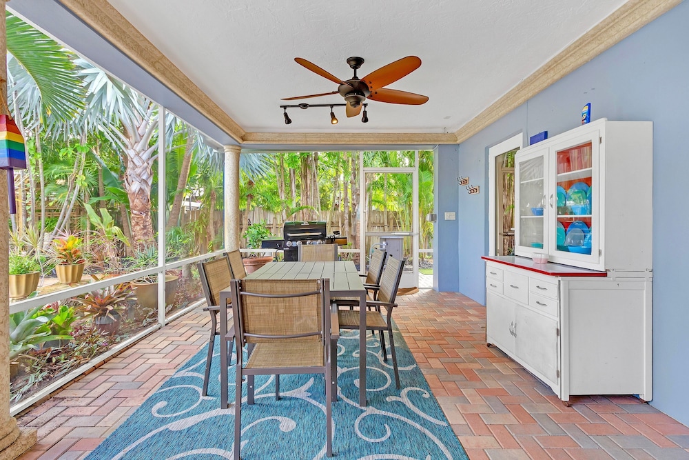 Chic 3BR Sanctuary Steps From The Drive Paradise