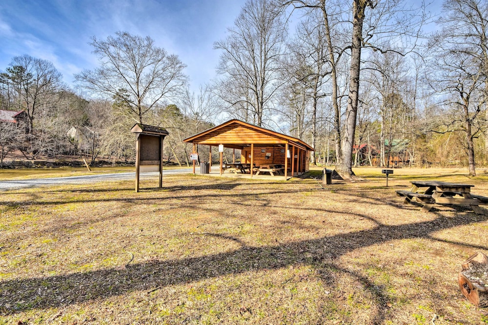 Ellijay Home 4 Mi to Dtwn: Hot Tub & Resort Perks!