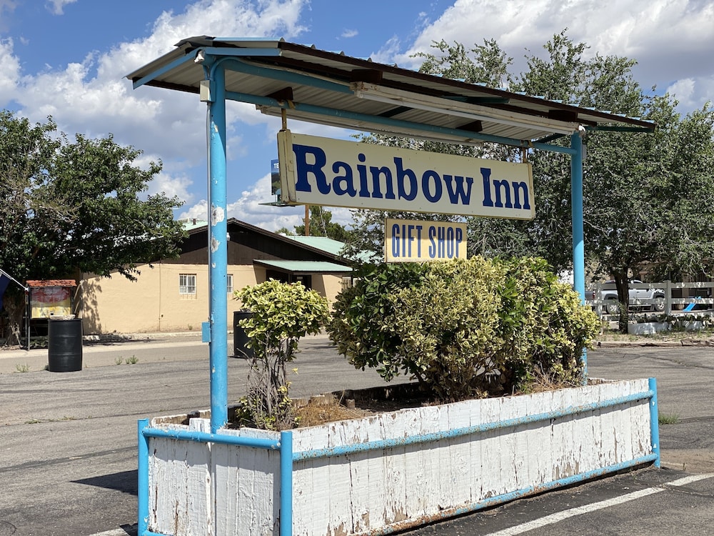 Rainbow Inn & Cottages