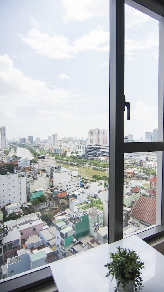 SAIGON 9 - Rivergate Residence Infinity Pool