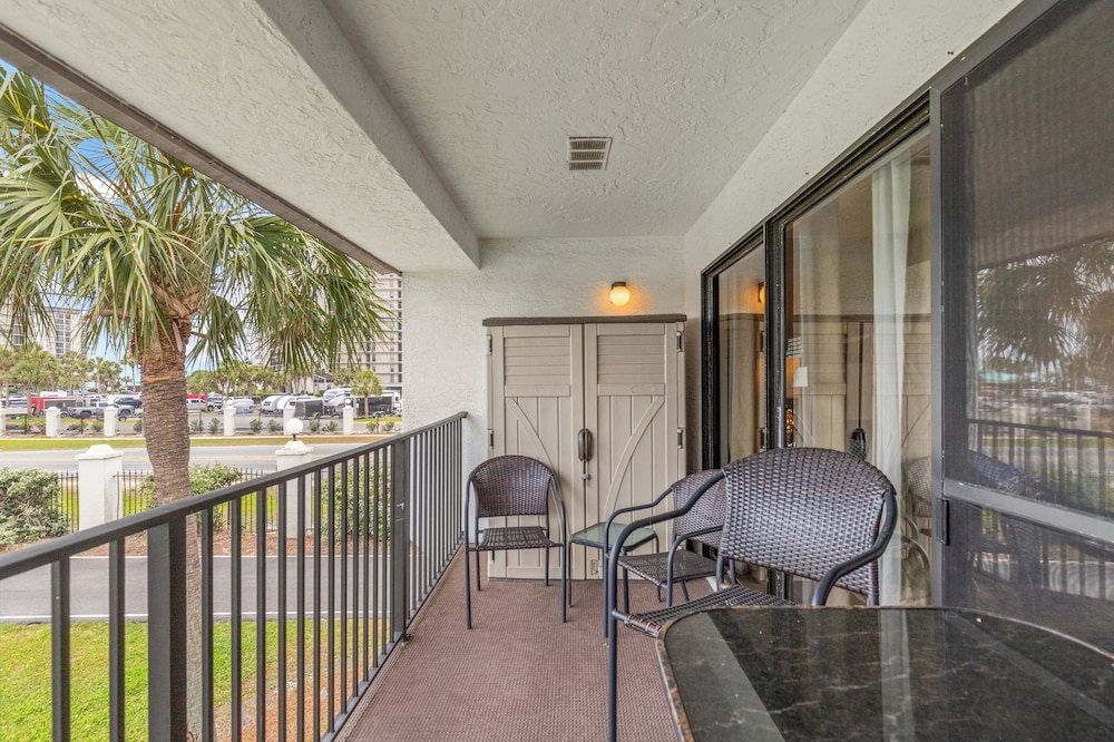 One More Round! 3BR 3BA Sleeps 10! 11 Pools! Golf Courses! Tennis Courts!