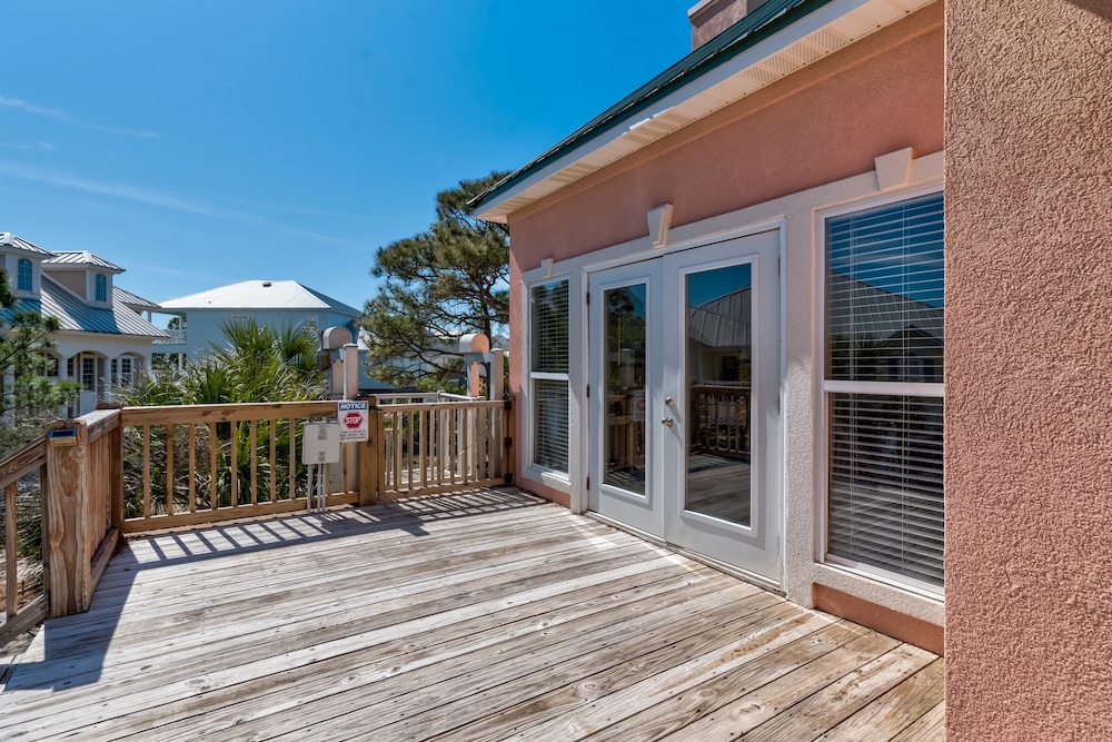 Breezy Decks - 601 Hernando Pl 4 Bedroom Home