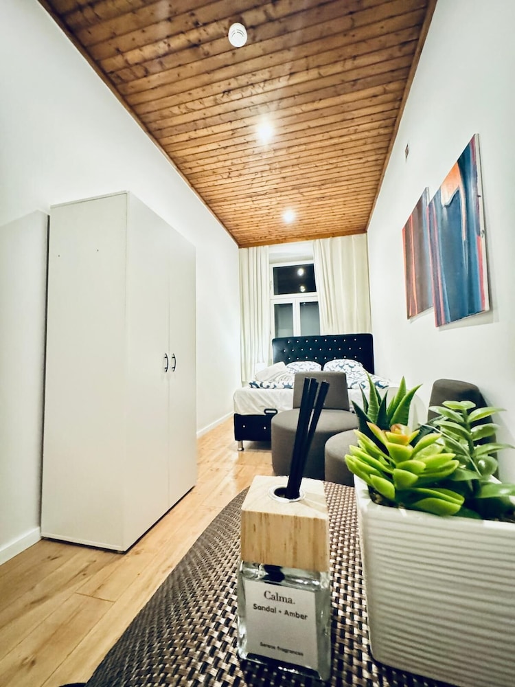 5BR Apartment Near Kaufpark Alterlaa