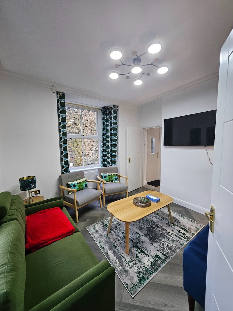 Llangollen Retreat With Stunning Views of the Castle