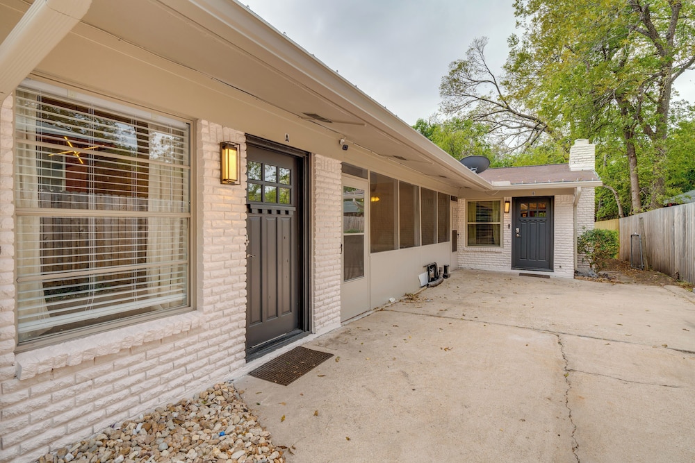 1/2 Mi to UT Austin Campus: Well-equipped Duplex!