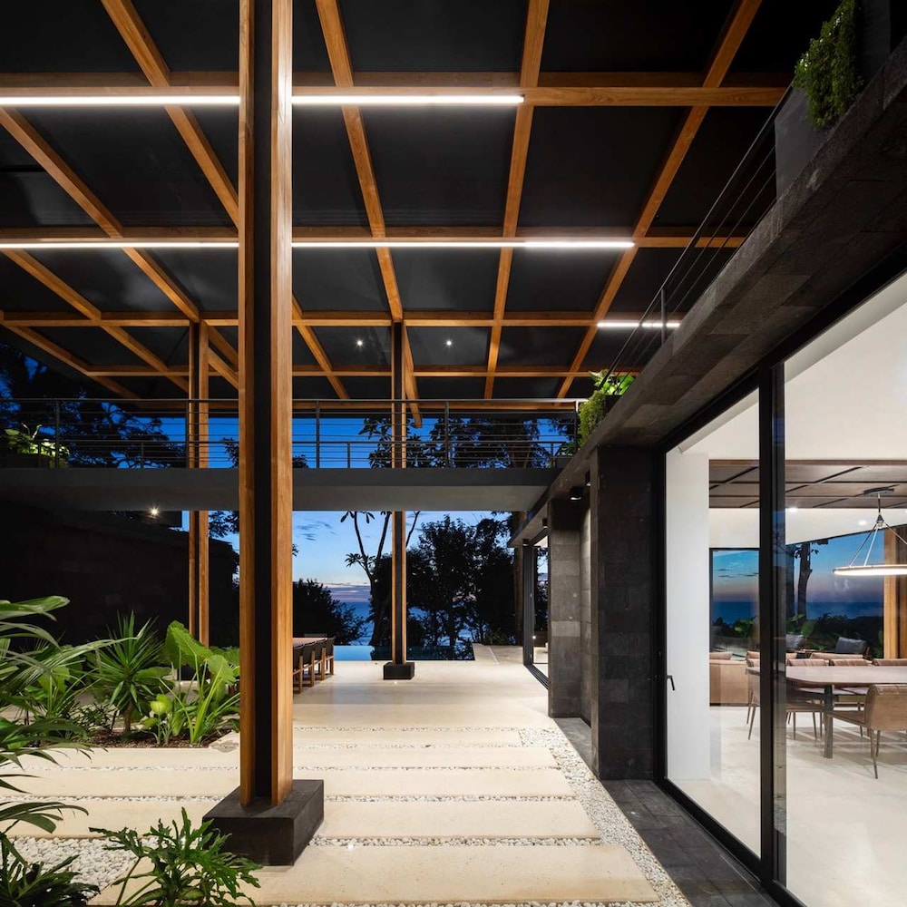 w Spectacular 4BR Villa in Costa Rica