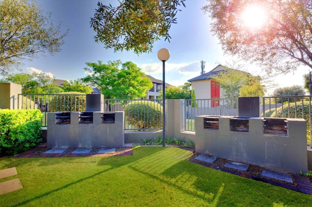 Stunning 2 bed Apartment Near Monte Casino