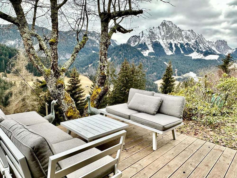 5 BR Gstaad Paradise View Chalet With Outdoor Jacuzzi